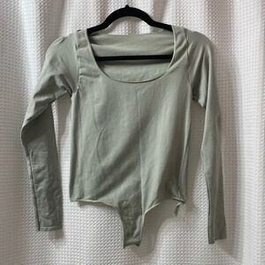 NWOT SKIMS Essential Long Sleeve Scoop Neck Bodysuit 🚩 SOLD OUT COLOR